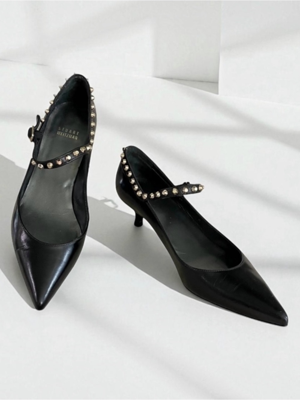 STUART WEITZMAN GOLD STUD KITTEN HEEL BLACK PUMPS SIZE 8M